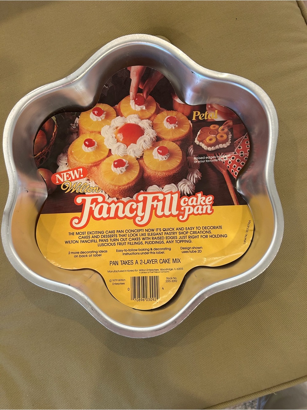 Wilton Silver Flower Petal Fanci Fill Cake Pan
